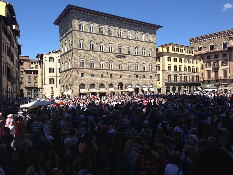 Plaza outside Uffizi galleries & Palazzo Vecchio during EU election rally