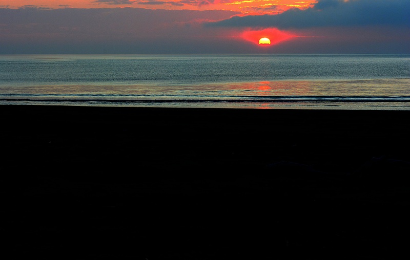 Sunset on a Bay of Plenty coastline