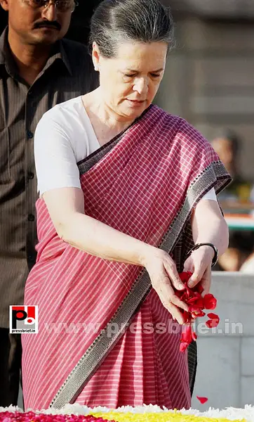 Sonia Gandhi pays tribute to Mahatma Gandhi (1) by...