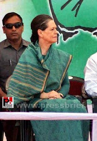 Sonia Gandhi campaigns in Chhattisgarh (4)