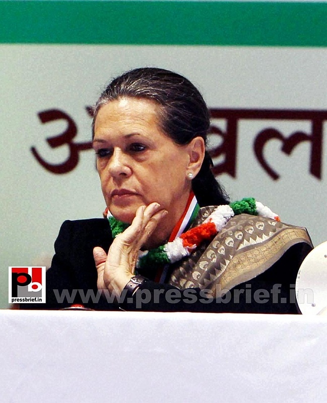 Sonia Gandhi at AICC session in New Delhi (6)