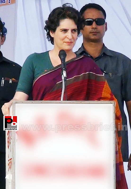 Priyanka Gandhi campaigns in Raebareli (10)