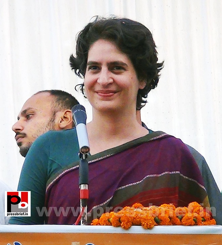 Priyanka Gandhi campaigns in Raebareli (13)