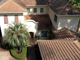 Elite Power Washing LLC Gets Florida Business and Home Roofs Clean