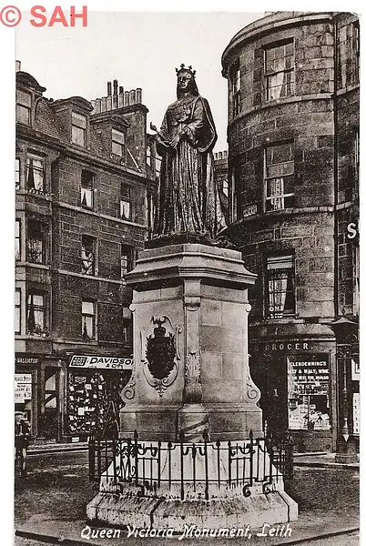 Queen Victoria Monument by Stuart Alexander Hamilton