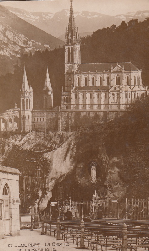 Lourdes, La Grotte Et La Basilique , France