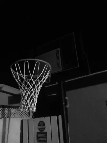 basketball hoop blackandwhite by Leo Canedo