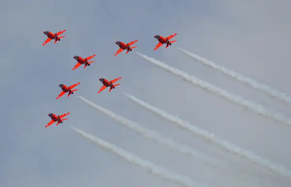 Red Arrows 2 by GrahamCooke