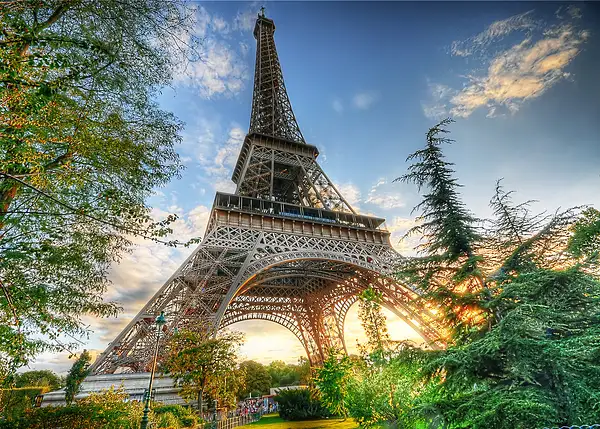 Eiffel_Tower by NielsBoon