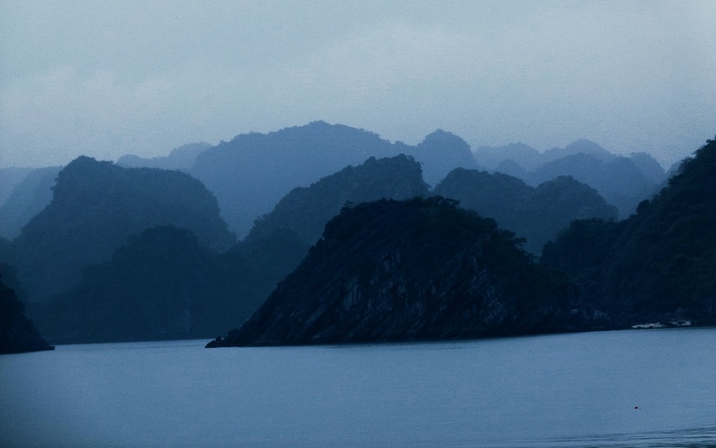 15. Bai Tu Long Bay
