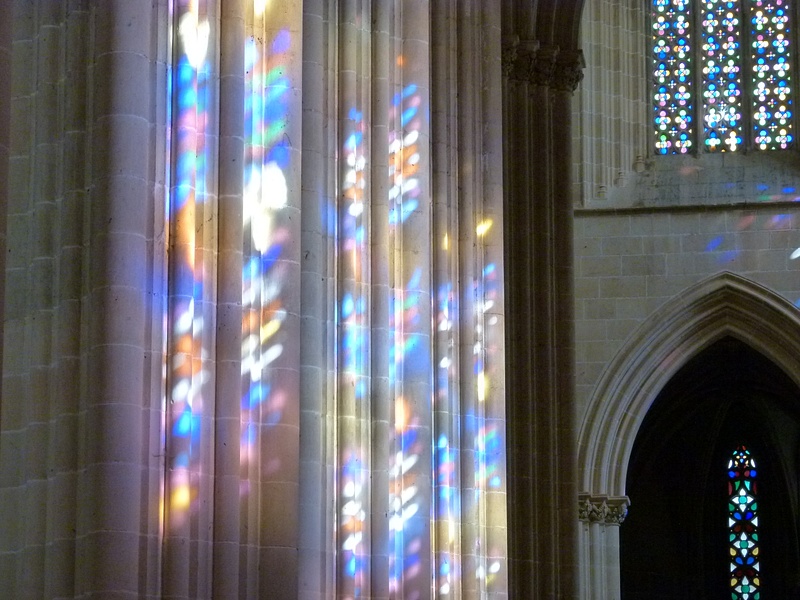 41 Batalha, Effect from stained glass windows in the Dominican Abbey of Santa Maria da Vitoria
