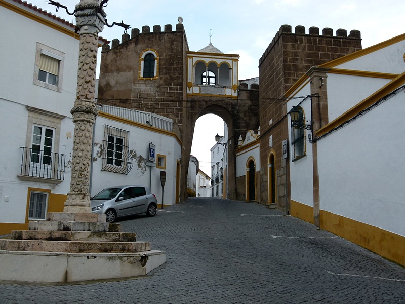 48 Elvas, part of the fortifications that circle the town