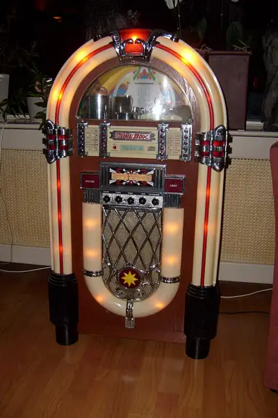15c. Baby jukebox, in Wurlitzer stijl, 102x57 cm, met...