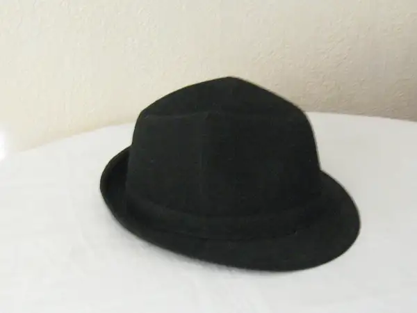 14. Zwarte hoed, vilt, 29x13 cm by JohnsJazzCollection