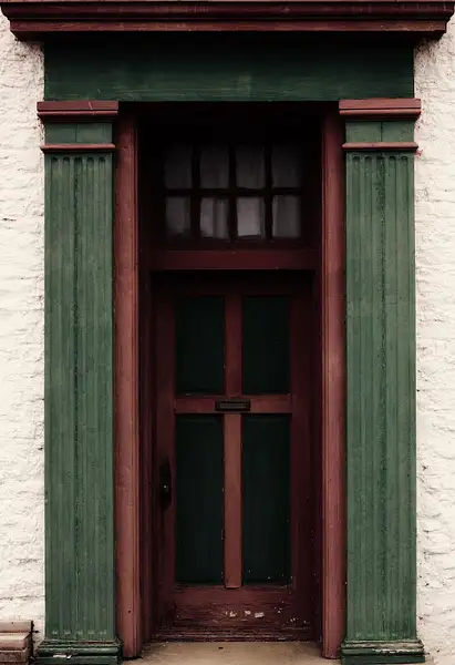 green & red door by zippythechipmunk