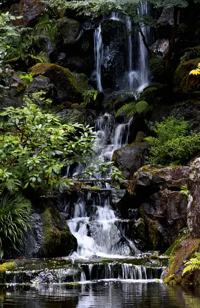 larger waterfall by zippythechipmunk