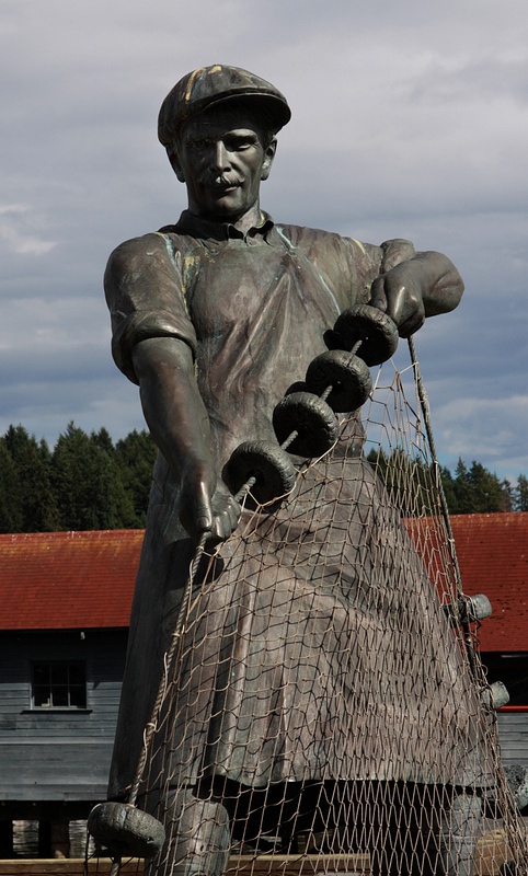 statue of the fisherman