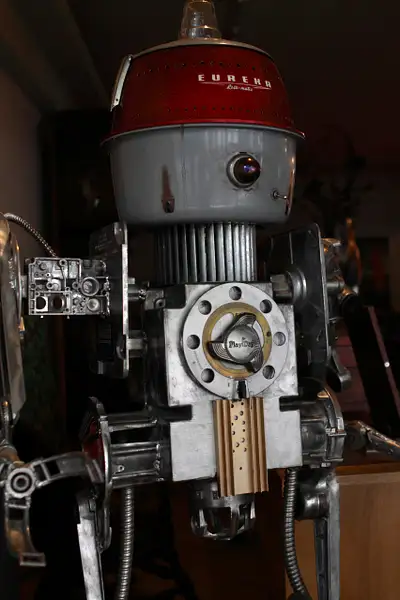 antique robot by zippythechipmunk