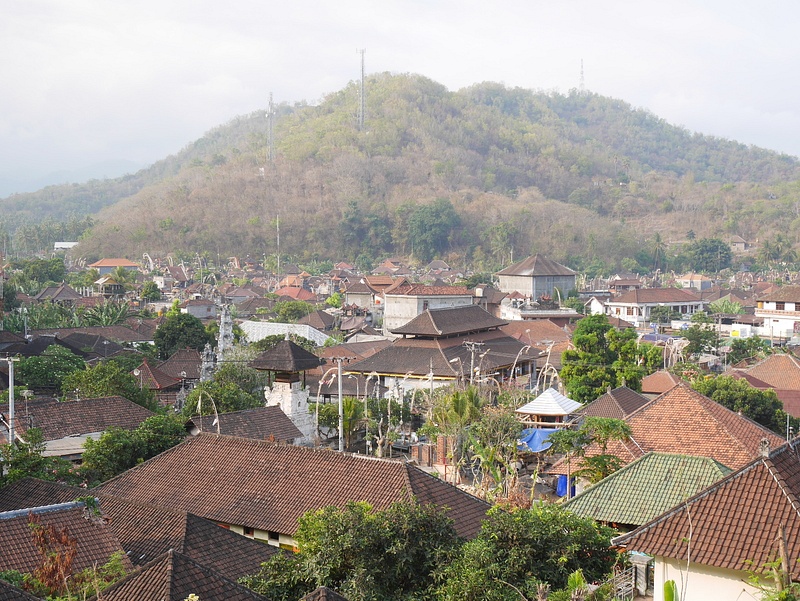 Padangbai vuoren päältä.