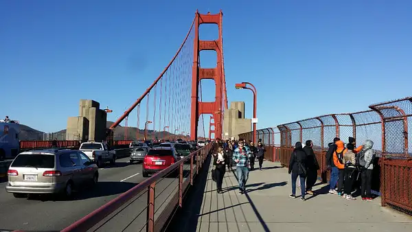 Uuden vuoden päivän kävely Golden Gate sillalla by...