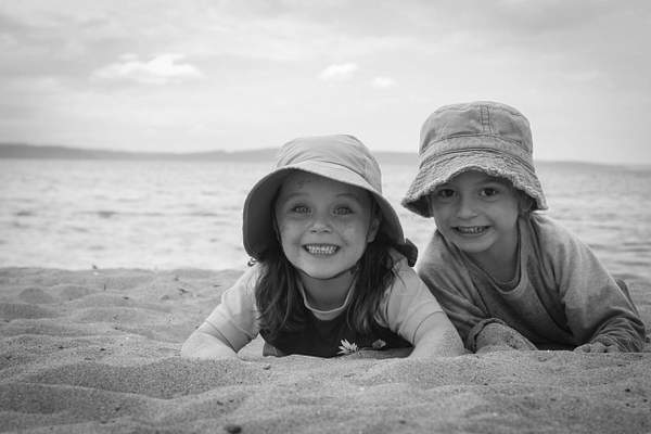 beach kids 01 by LeslieElliott