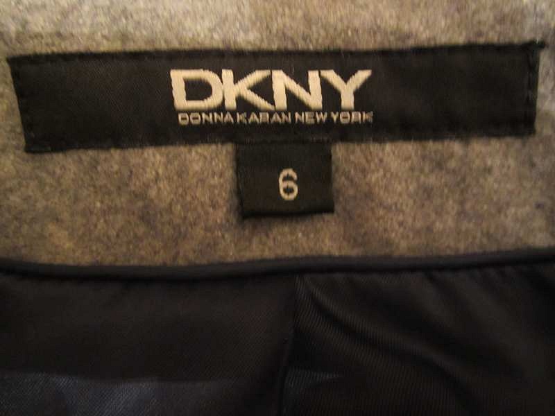 M-04 Manteau lainage DKNY (taille 6) 65 $