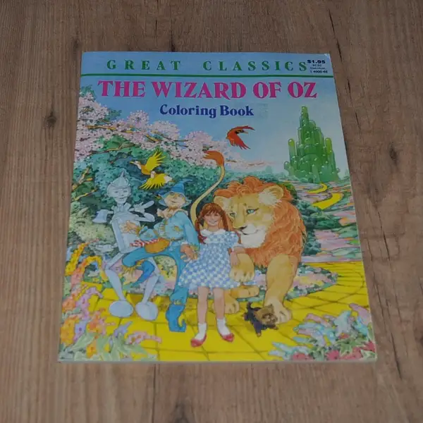 **** vintage livre coloriage magicien d'oz 25$(NEUF ,...
