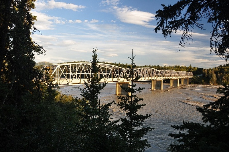 Johnson_River_Bridge,_between_Delta_and_Tok