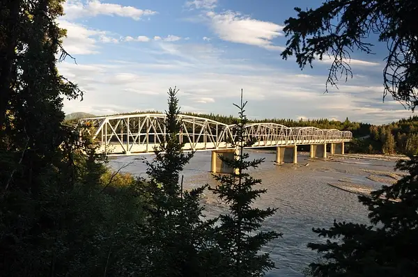 Johnson_River_Bridge,_between_Delta_and_Tok by WillWright