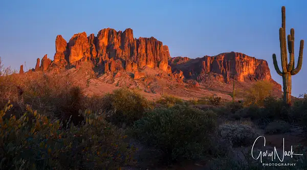 Superstition Mountain Sunset by garynack
