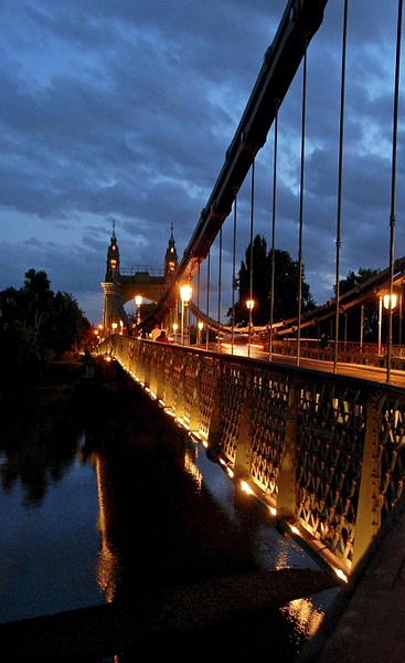 Hummersmith Bridge by night