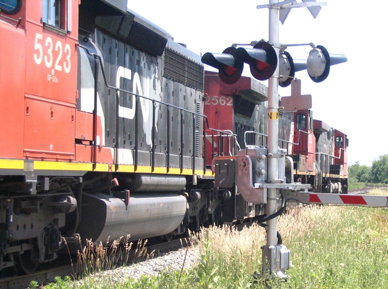 CN 5323 and 2562