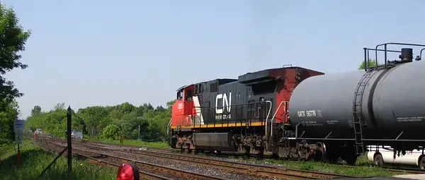 CN 2685 heads west by RobertArcher