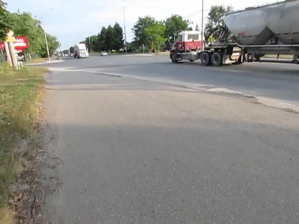 Video - A Trimac Mack enters Petropass by RobertArcher