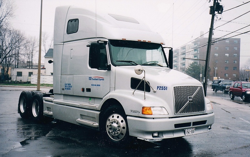 TST Truckload Express Volvo