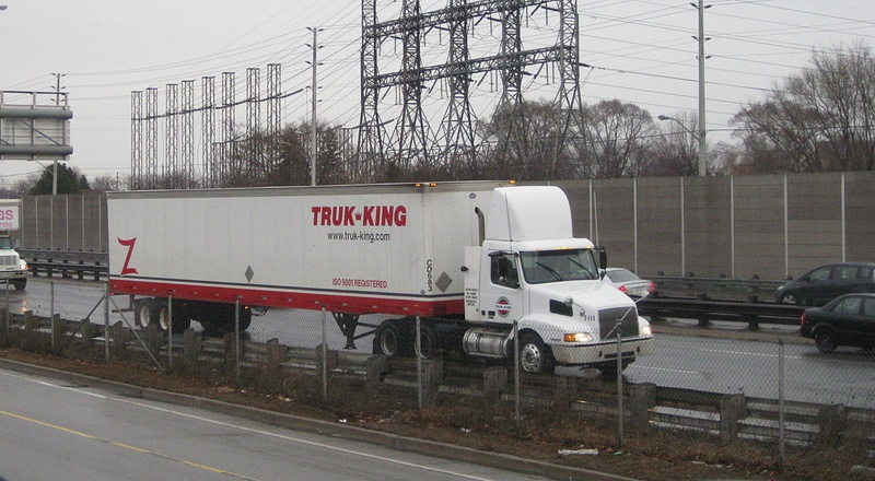 truk-king volvo daycab 03-04-11