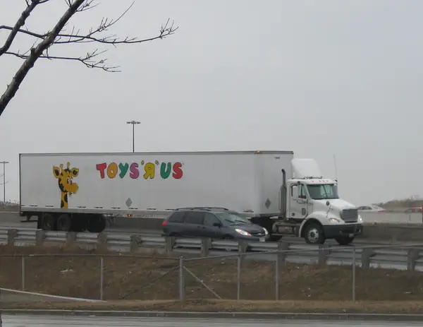toys-r-us f liner 03-04-11 by RobertArcher