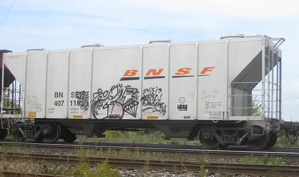 BNSF 407115 by RobertArcher