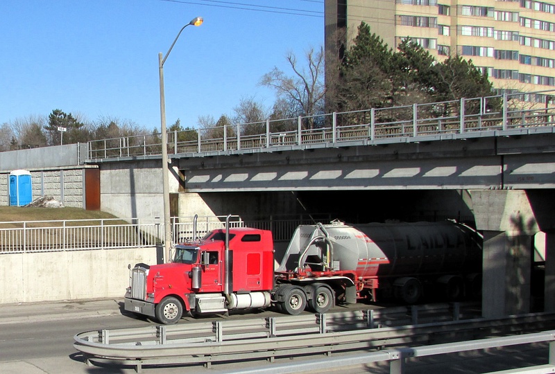 laidlaw red kw underpass