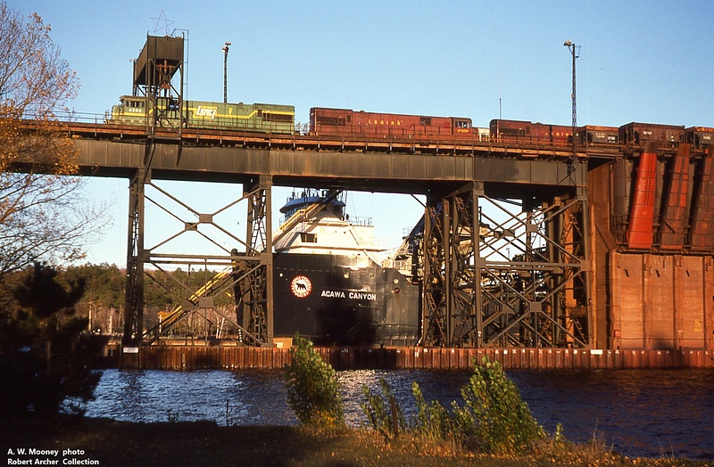 1985-10-28 Dock job Marquette MI