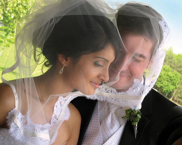 Bride-Veil - Luminous Light Photo offers Wedding Photography and Video packages 