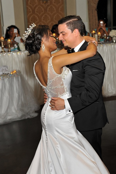 KTJT-Bride-Groom-Dance - Luminous Light Photo offers Wedding Photography and Video packages 