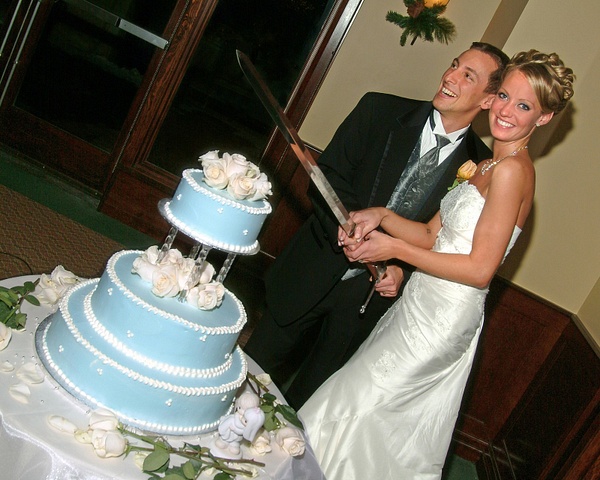 N&amp;J-Cake-Cutting - Luminous Light Photo offers Wedding Photography and Video packages  