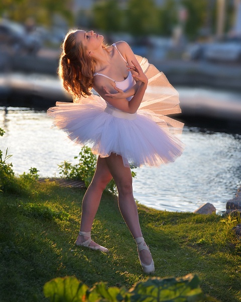 Ballerina-Outdoors-Toronto - Model and Actor Portfolio Photography by Luminous Light Photo