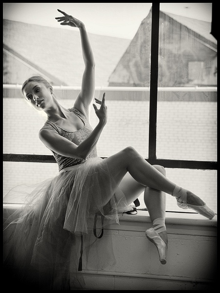 Julia-P-National-Ballerina - Model / Actor - LuminousLight