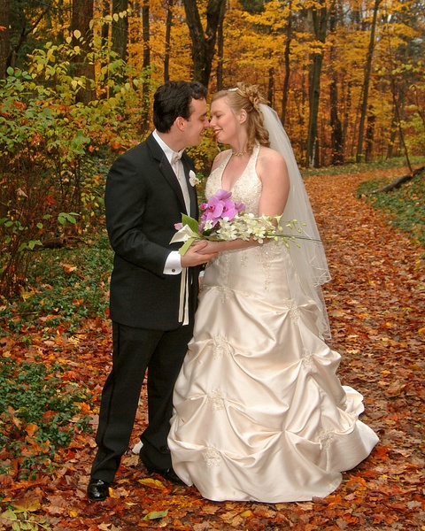 R-R-bride-groom-fall-leaves - Portfolios - LuminousLight 