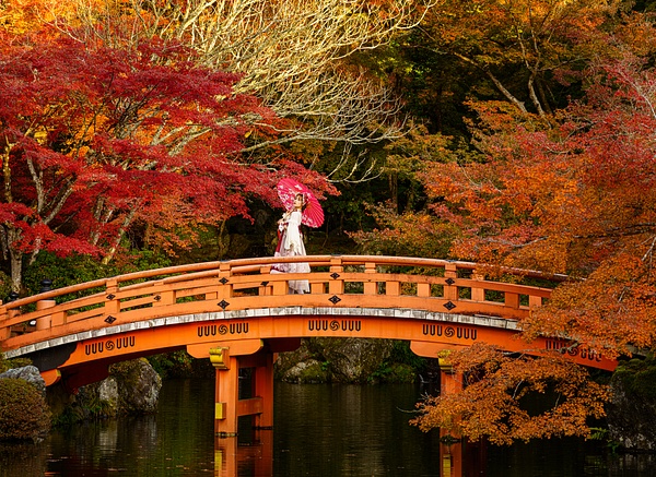 girl-1 - Japan in Autumn - KiritVora