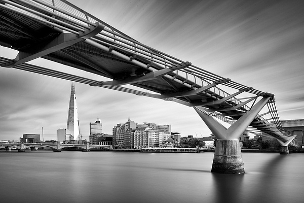 Millenium Bridge und Shard - Architectural photography -Delfino photography   