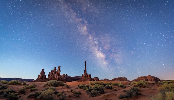 Monument Valley Milky Way - Clicking with Nature Photography