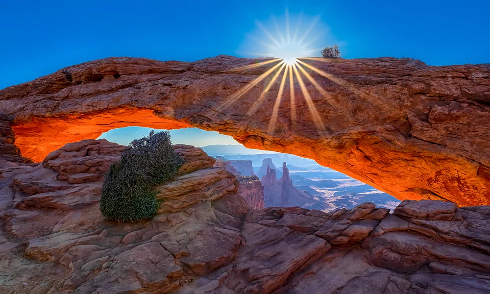 Sunrise over Mesa Arch